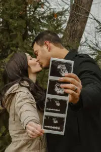 When To Make Your Pregnancy Announcement (And Some Melt-Your-Heart Ways To Do It!)